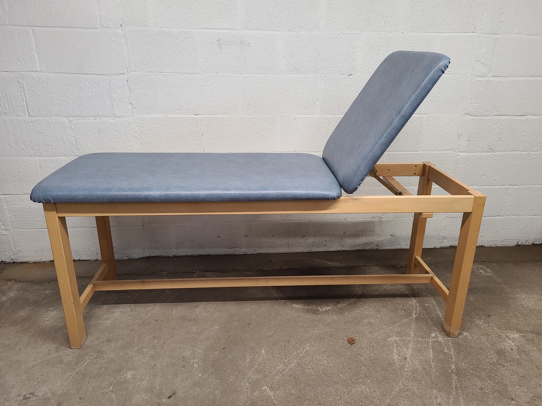 Image of 1x Huntleigh Akron A2900 Medical Examination Benches -188x64x76cm Lab