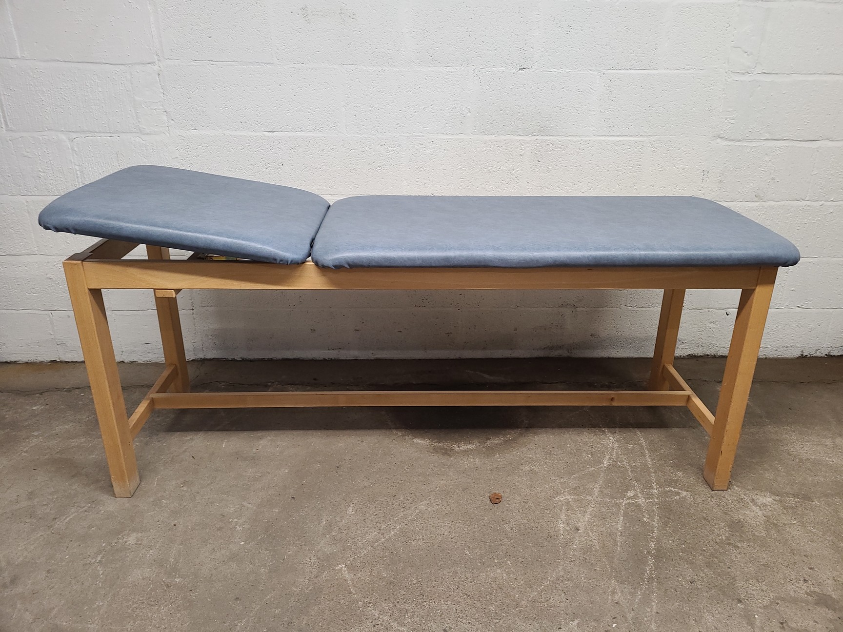 Image of 1x Huntleigh Akron A2900 Medical Examination Benches -188x64x76cm Lab