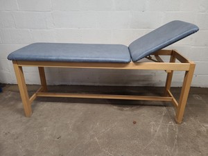 Thumbnail image of 1x Huntleigh Akron A2900 Medical Examination Benches -188x64x76cm Lab