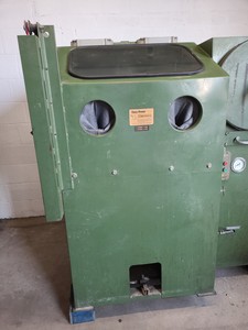 Thumbnail image of Vacu-Honer DH 883 Sand Blasting Cabinet Engineering