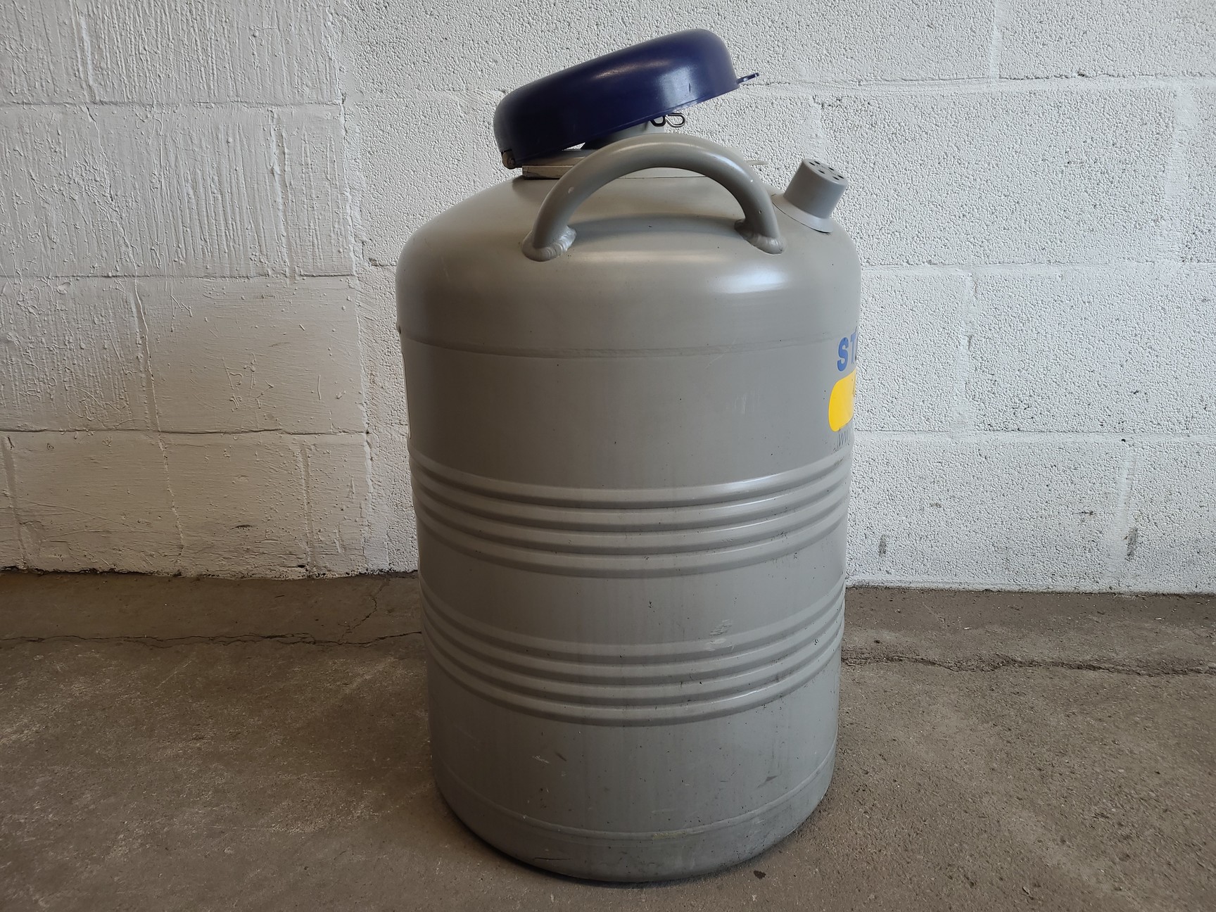 Image of Statebourne Cryogenics bio 20 Liquid Nitrogen Storage Dewar & Racks Lab 