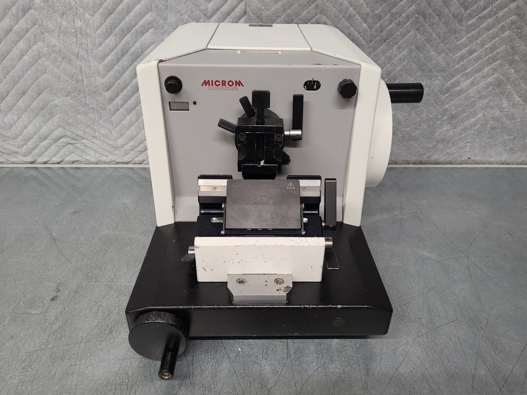 Image of Micron HM330 Rotary Microtome Lab