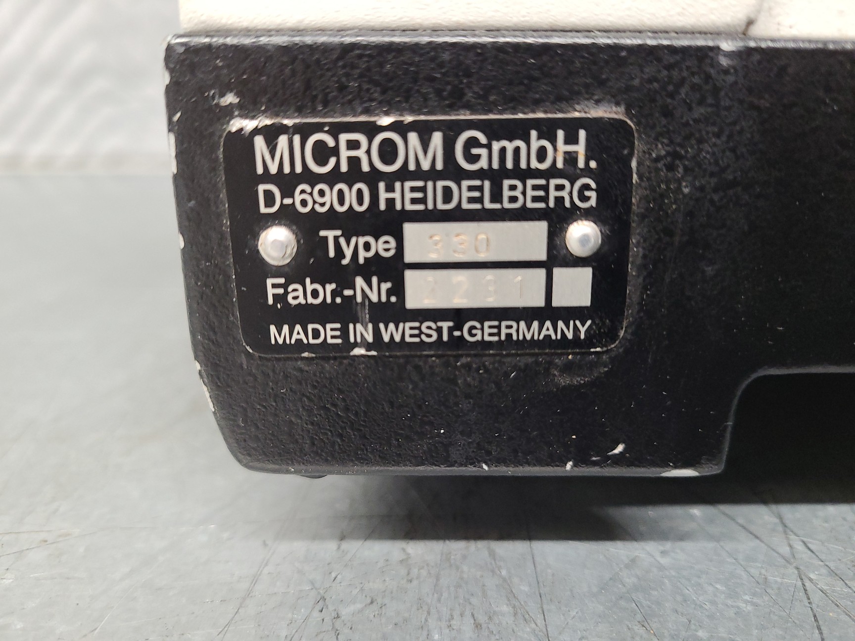Image of Micron HM330 Rotary Microtome Lab