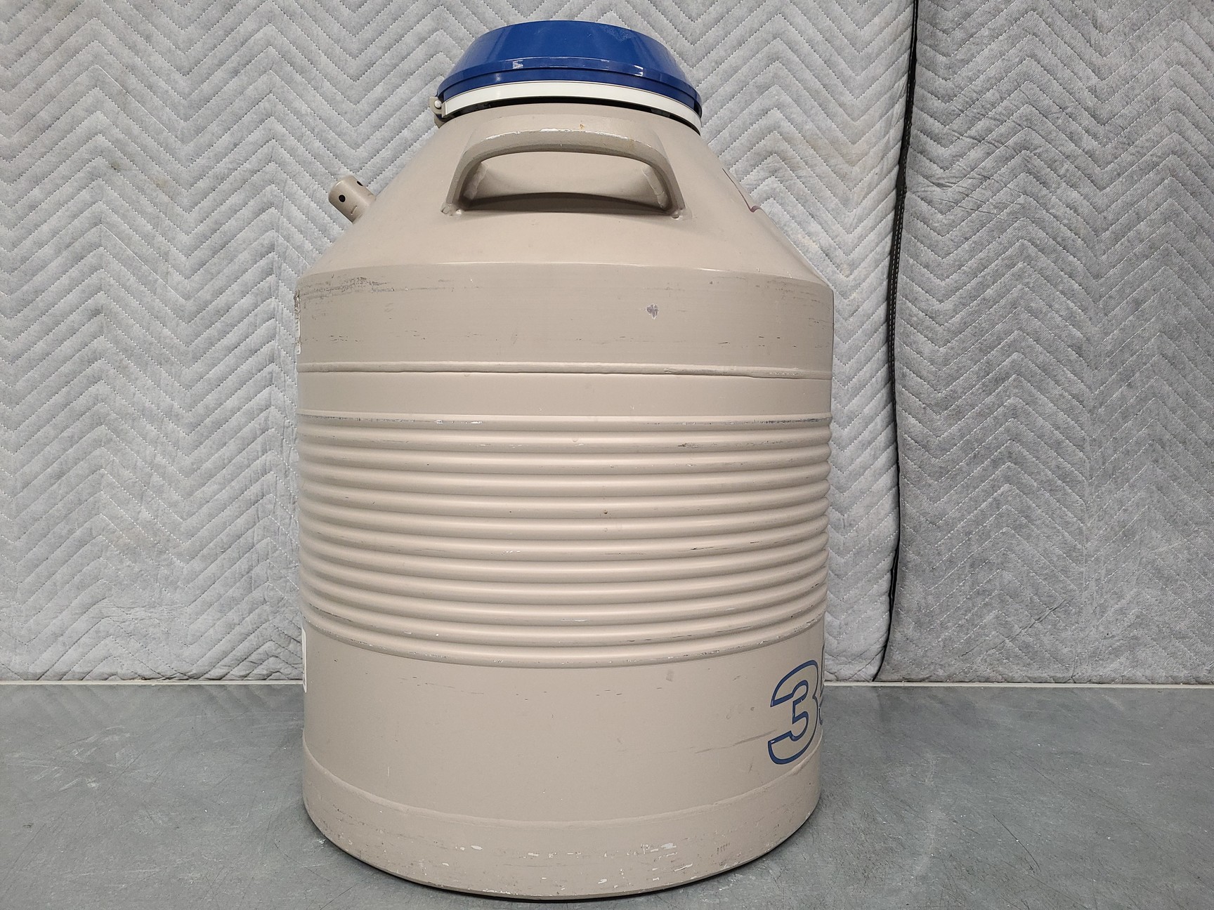 Image of Union Carbide 35HC Liquid Nitrogen Cryogenic Storage Dewar (35L) Lab