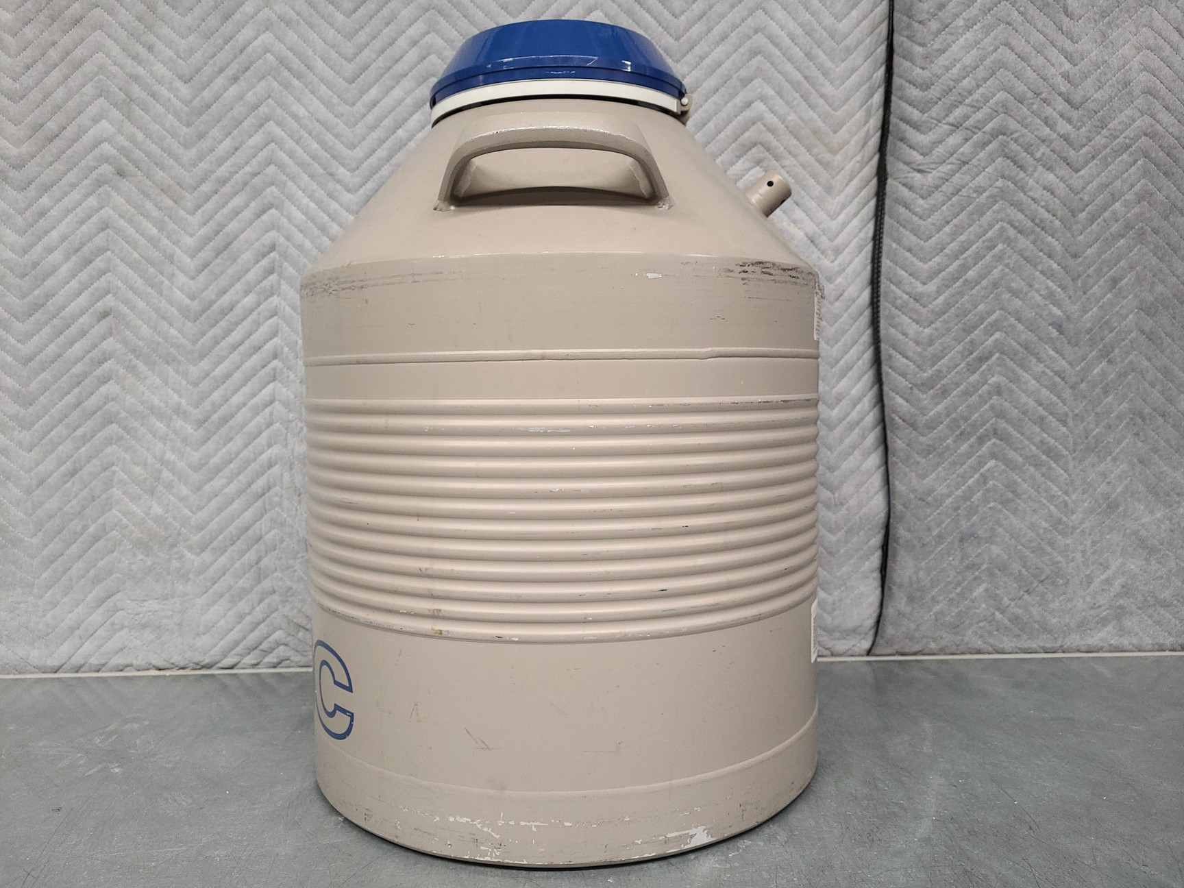 Image of Union Carbide 35HC Liquid Nitrogen Cryogenic Storage Dewar (35L) Lab