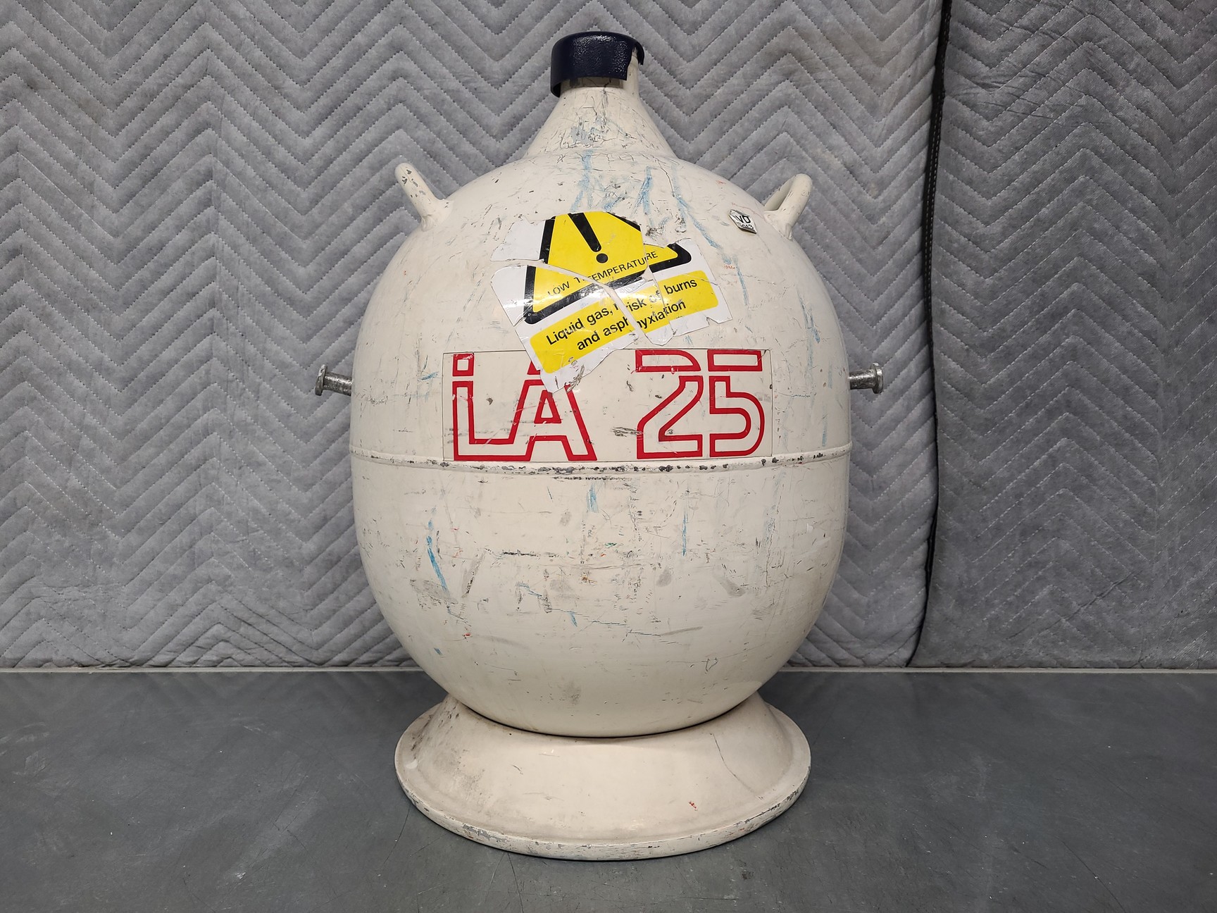 Image of Statebourne Cryogenics LA 25 Liquid Nitrogen Storage Tank (25L) Lab