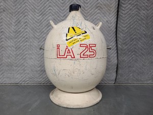 Thumbnail image of Statebourne Cryogenics LA 25 Liquid Nitrogen Storage Tank (25L) Lab