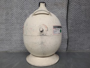 Thumbnail image of Statebourne Cryogenics LA 25 Liquid Nitrogen Storage Tank (25L) Lab