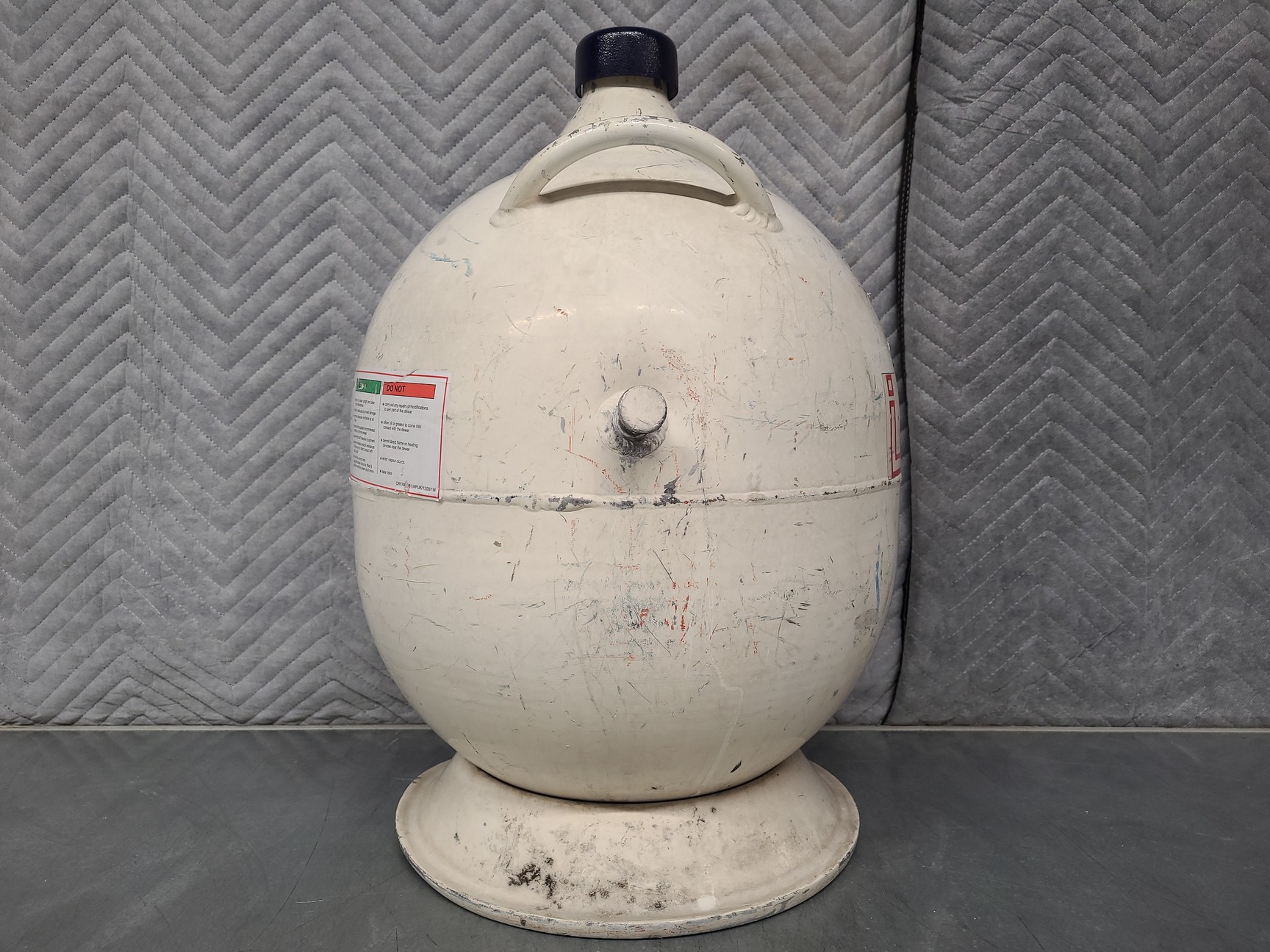 Image of Statebourne Cryogenics LA 25 Liquid Nitrogen Storage Tank (25L) Lab