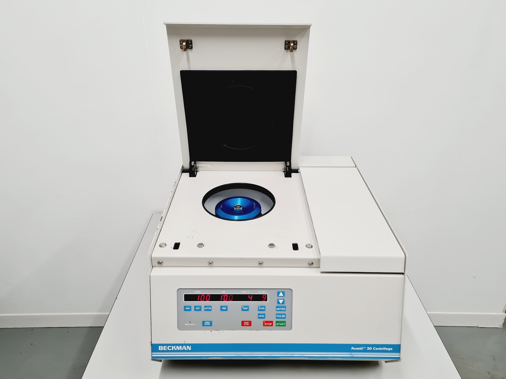 Image of Beckman Avanti 30 Compact Centrifuge with F0850 Rotor & Manual 