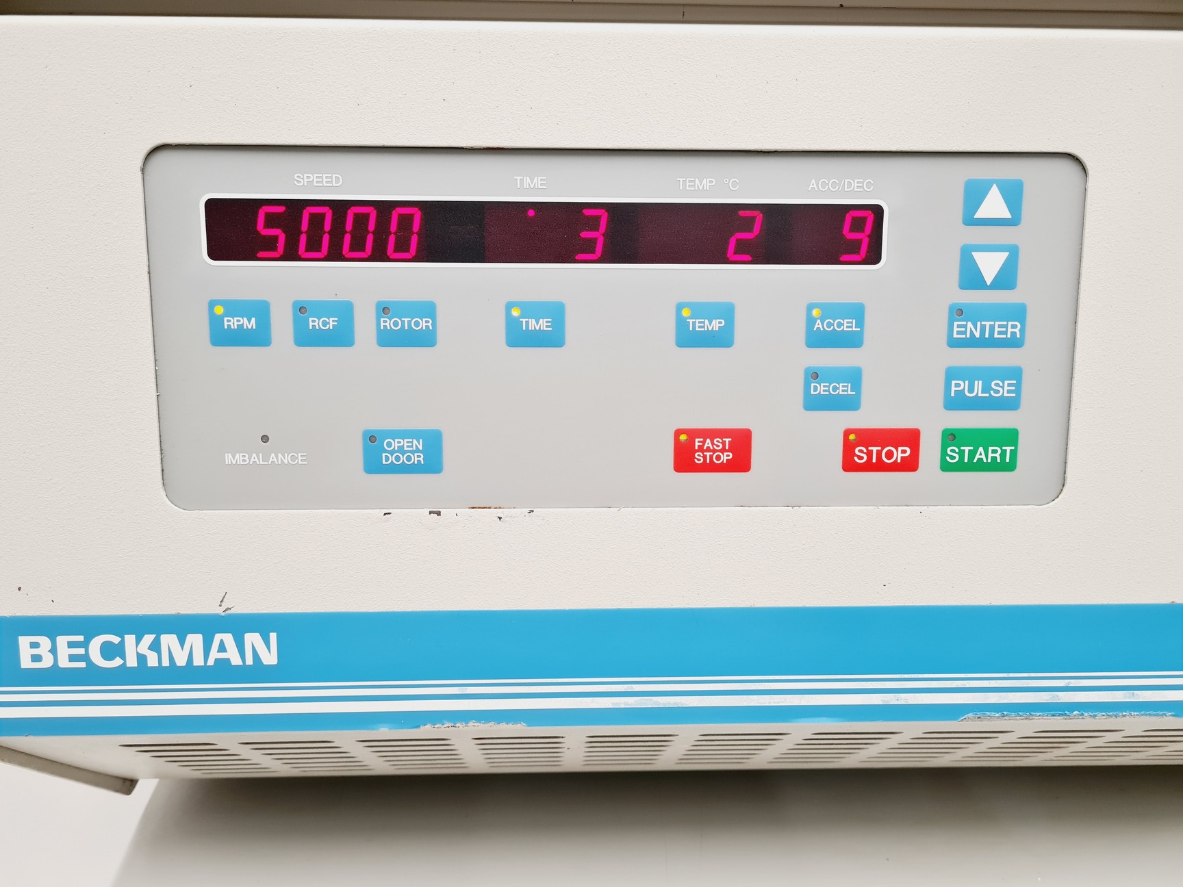 Image of Beckman Avanti 30 Compact Centrifuge with F0850 Rotor & Manual 