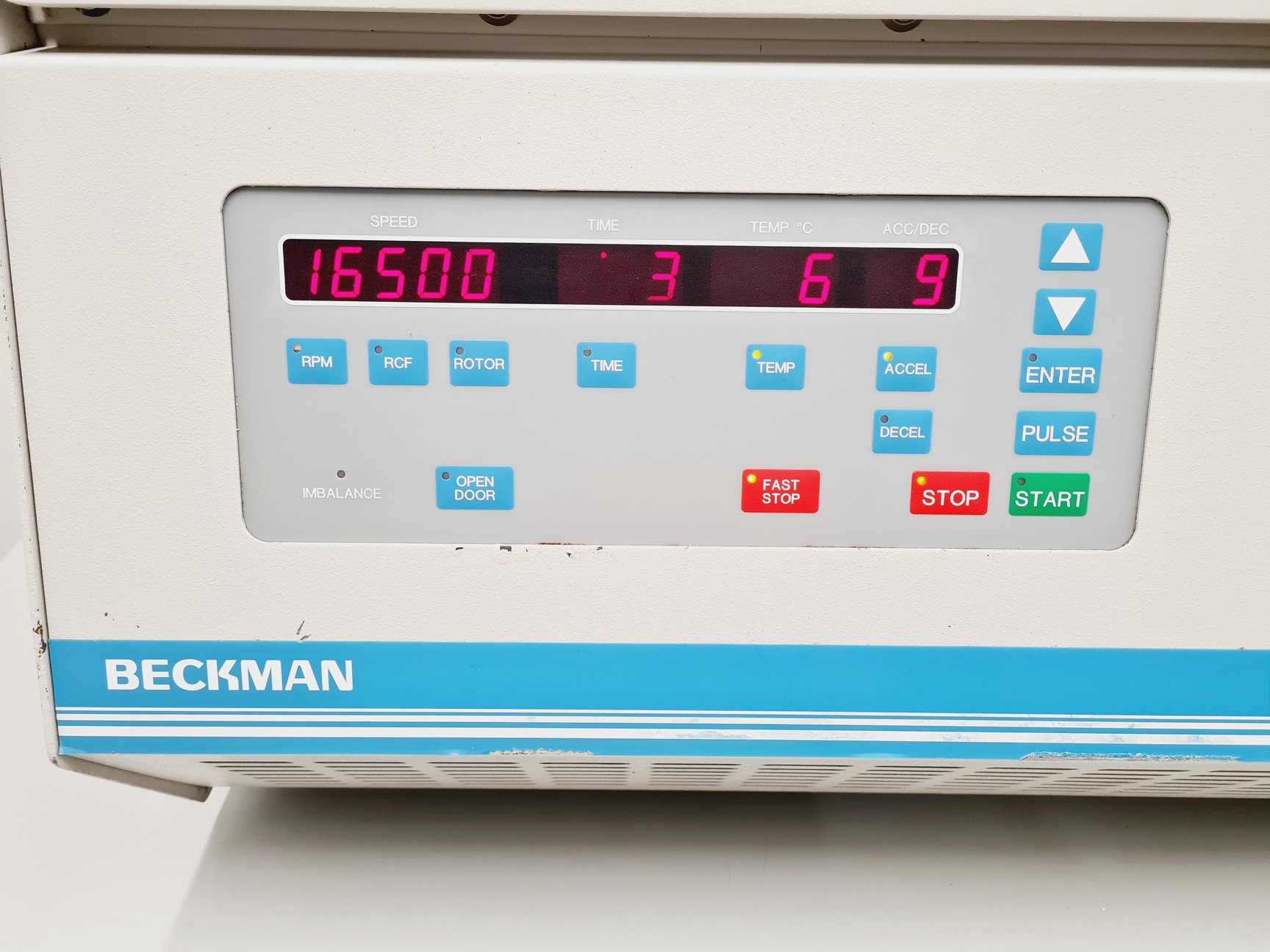 Image of Beckman Avanti 30 Compact Centrifuge with F0850 Rotor & Manual 