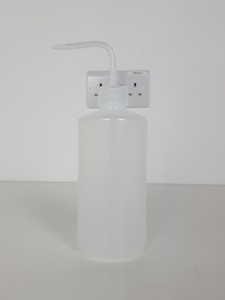Thumbnail image of 19 x Thermo Scientific Nalgene 500ml Economy Wash Bottles LDPE Lab 2401-0500
