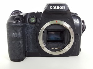 Thumbnail image of Canon EOS D30 Digital Camera & Charger + 2 Spare Battery Packs