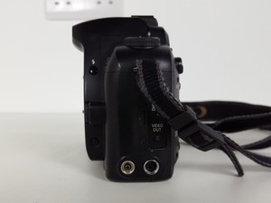 Thumbnail image of Canon EOS D30 Digital Camera & Charger + 2 Spare Battery Packs