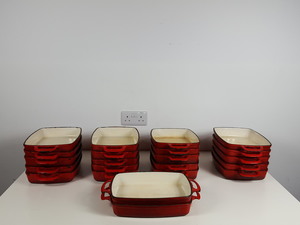 Thumbnail image of 22 x Vogue Red Rectangular Cast Iron Dishes 2.8 Litre GH320 for Hot Food Servery