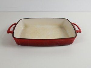 Thumbnail image of 22 x Vogue Red Rectangular Cast Iron Dishes 2.8 Litre GH320 for Hot Food Servery