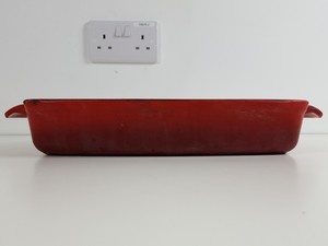Thumbnail image of 22 x Vogue Red Rectangular Cast Iron Dishes 2.8 Litre GH320 for Hot Food Servery