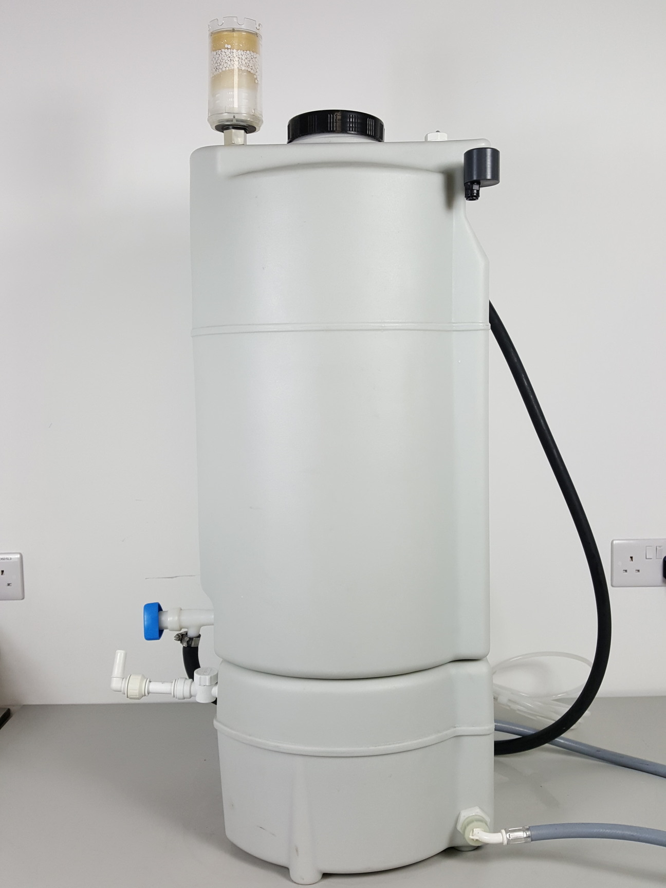 Image of Thermo Scientific Barnstead Pacific TII20 UV Water Purification System 60L Lab