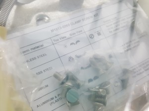 Thumbnail image of 4 x Eppendorf New Brunswick Flask Holders ACE-2000S Lab Clamps 2L Erlenmeyer 