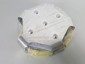 Thumbnail image of 4 x Eppendorf New Brunswick Flask Holders ACE-2000S Lab Clamps 2L Erlenmeyer 