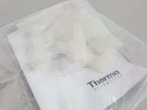 Thumbnail image of 4 x Eppendorf New Brunswick Flask Holders ACE-2000S Lab Clamps 2L Erlenmeyer 