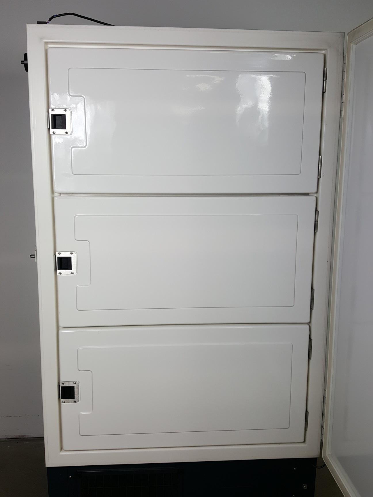 Image of New Brunswick Scientific Ultra Low Temperature Freezer U725 -86
