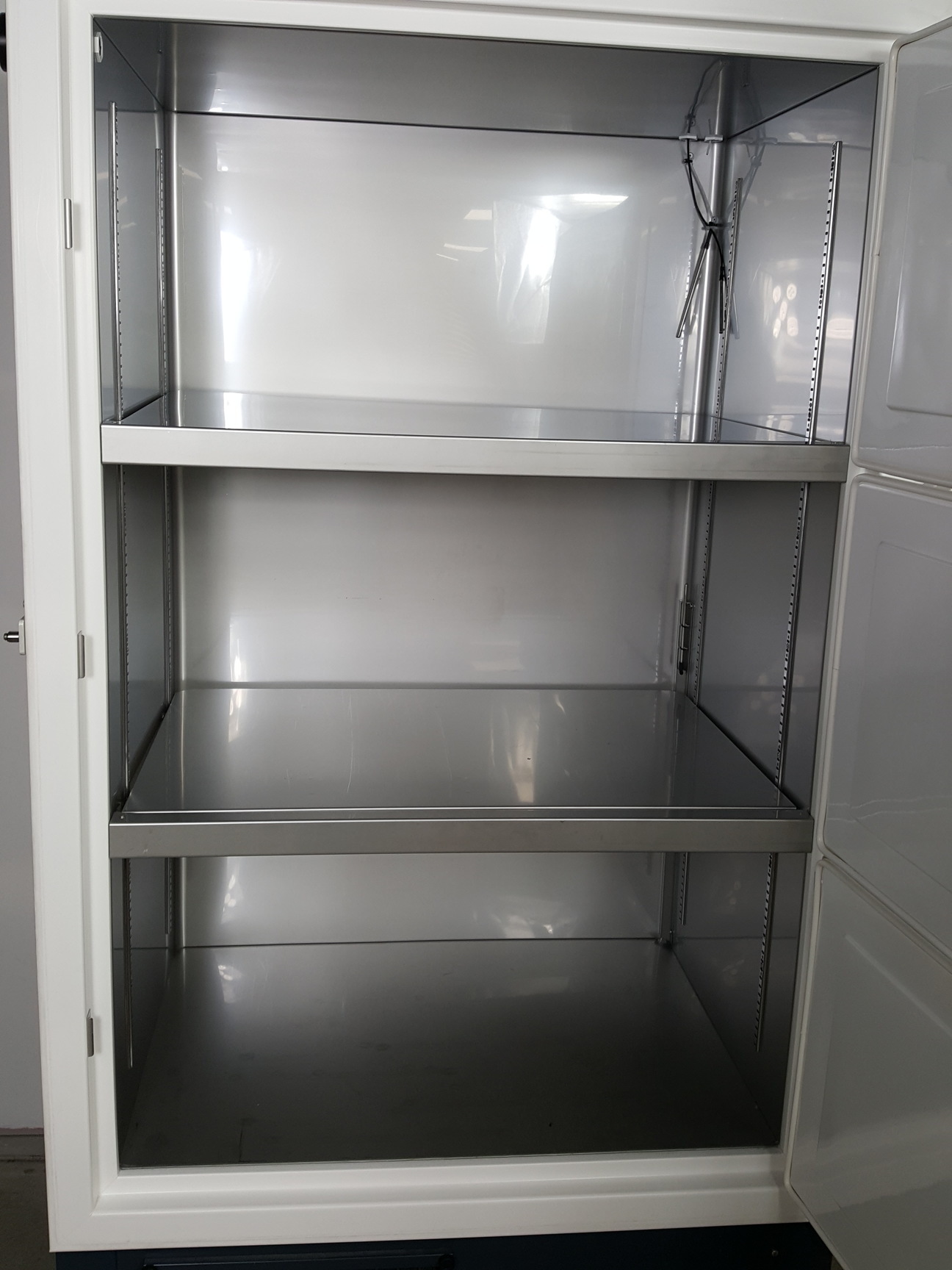 Image of New Brunswick Scientific Ultra Low Temperature Freezer U725 -86