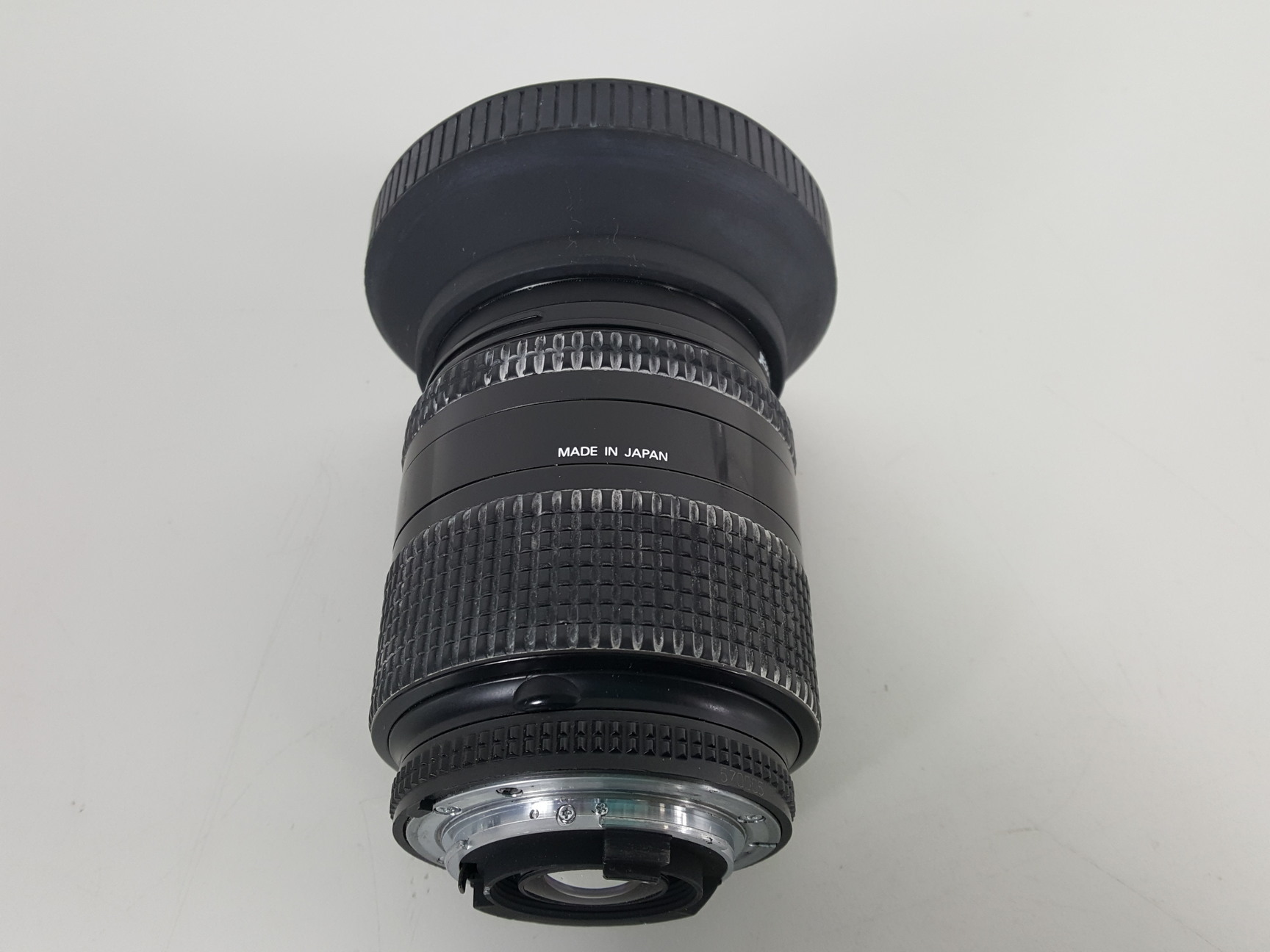 Image of Nikon AF NIKKOR 28-105mm 1:3.5 - 4.5D Camera Lens with Rubber Hood & Lens Cap