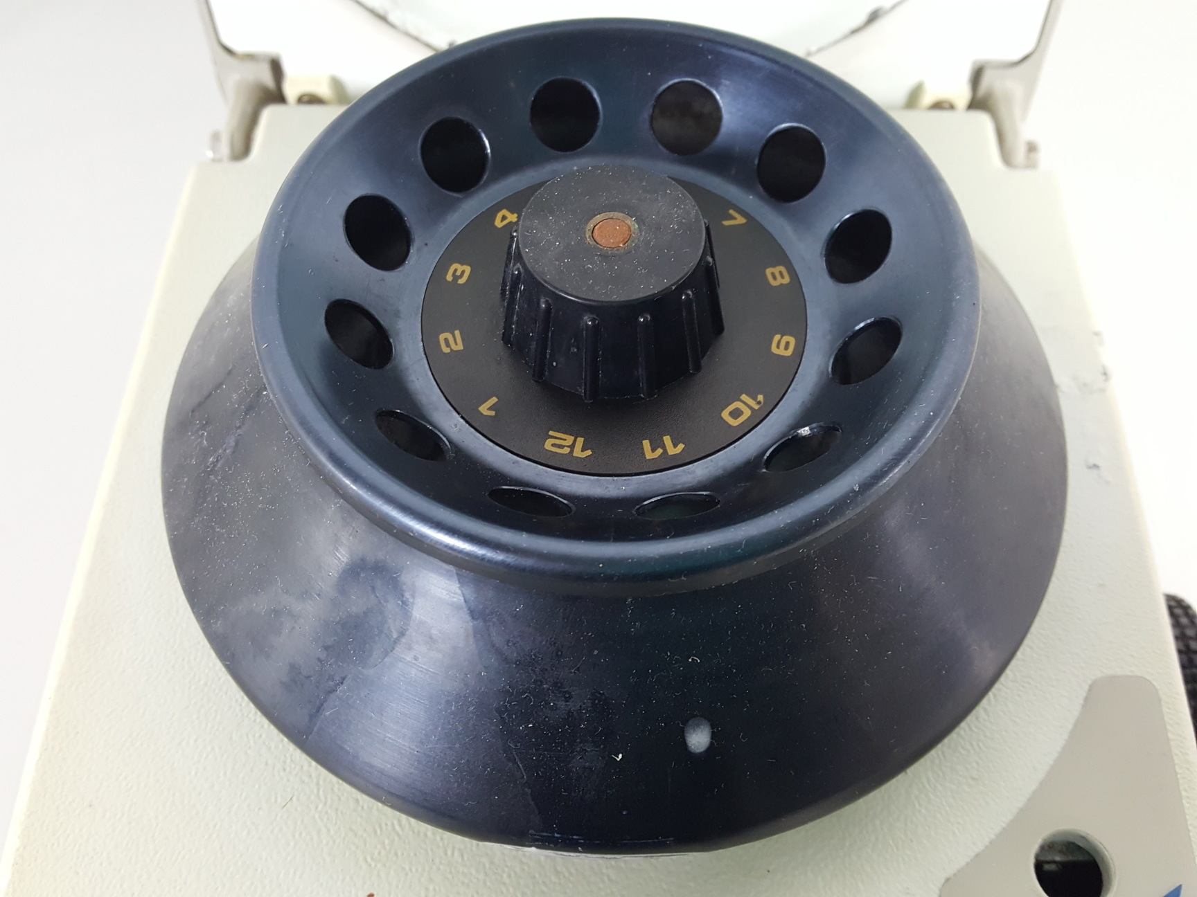 Image of Sanyo MSE Micro Centaur Centrifuge / Microcentrifuge MBS010.CX2.5 Lab