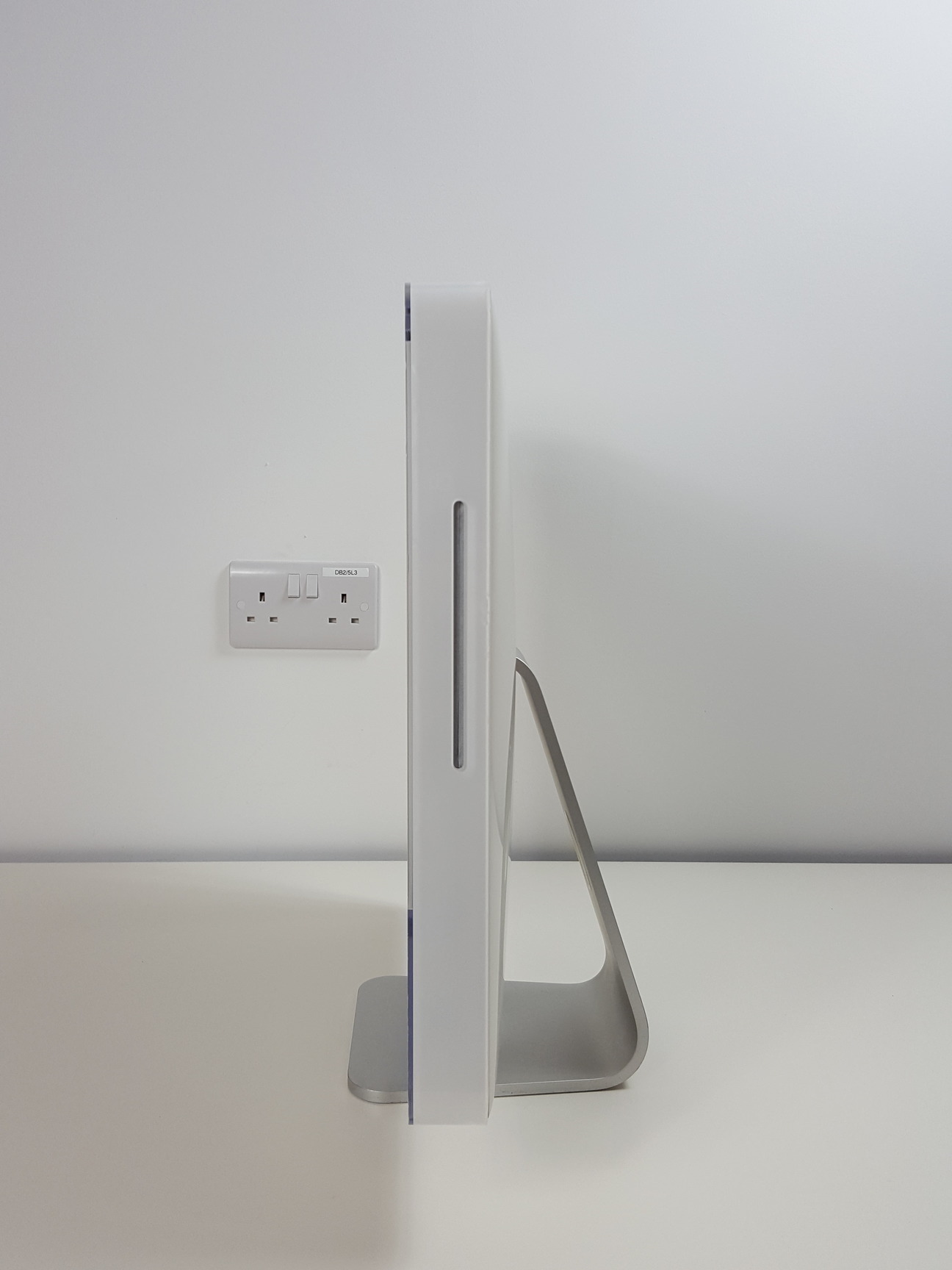 Image of Apple iMac 20" Core Duo 2.0 Early 2006 MA200LL - iMac4,1 - A1174 - 2105