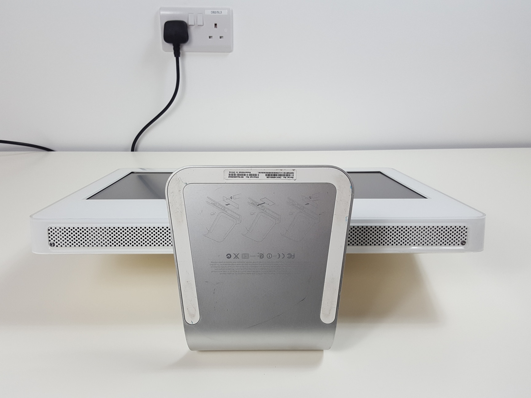 Image of Apple iMac 20" Core Duo 2.0 Early 2006 MA200LL - iMac4,1 - A1174 - 2105