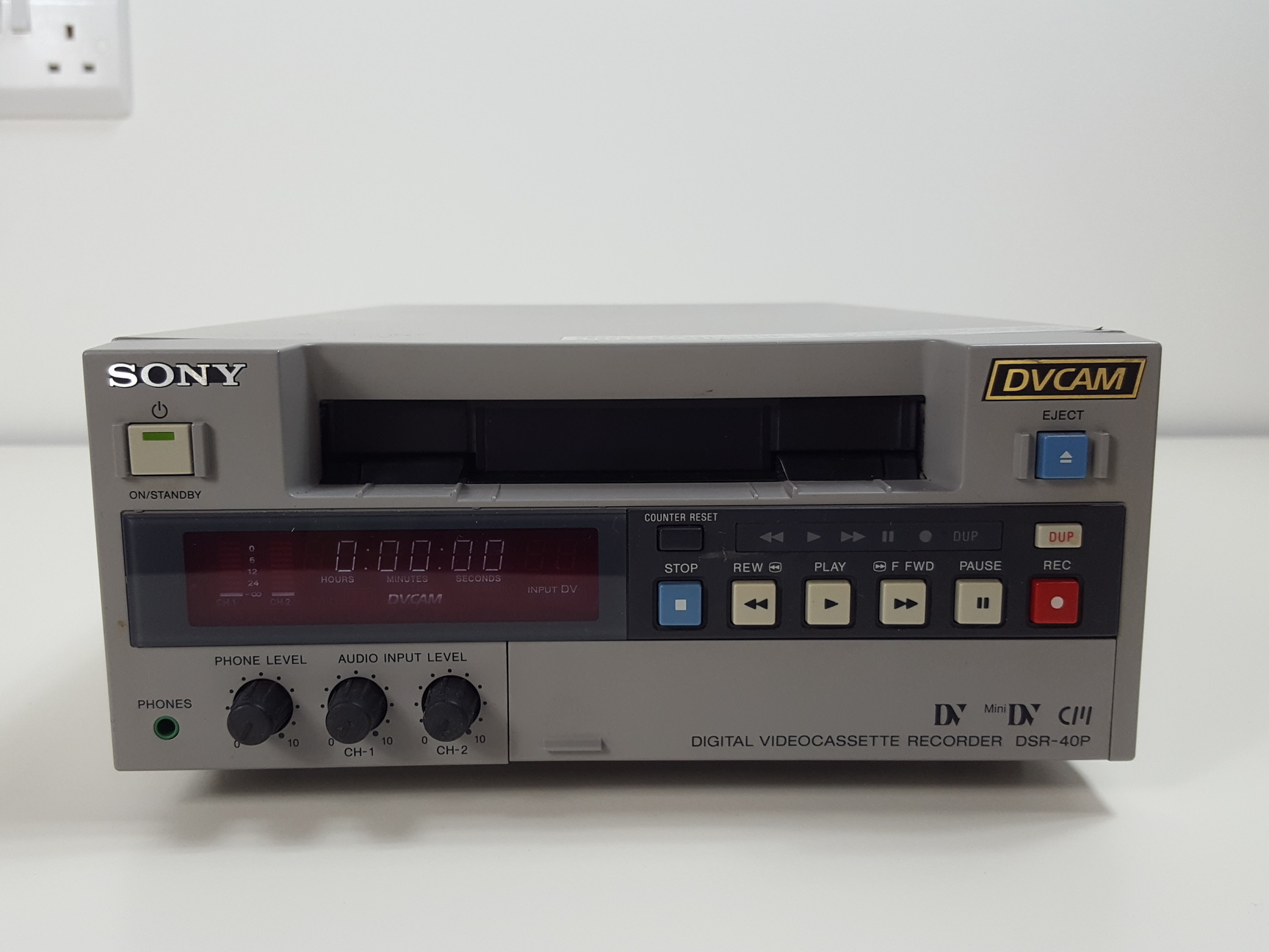 Image of Sony DVCAM DSR-40P Digital VideoCassette Recorder DV & Mini DV 