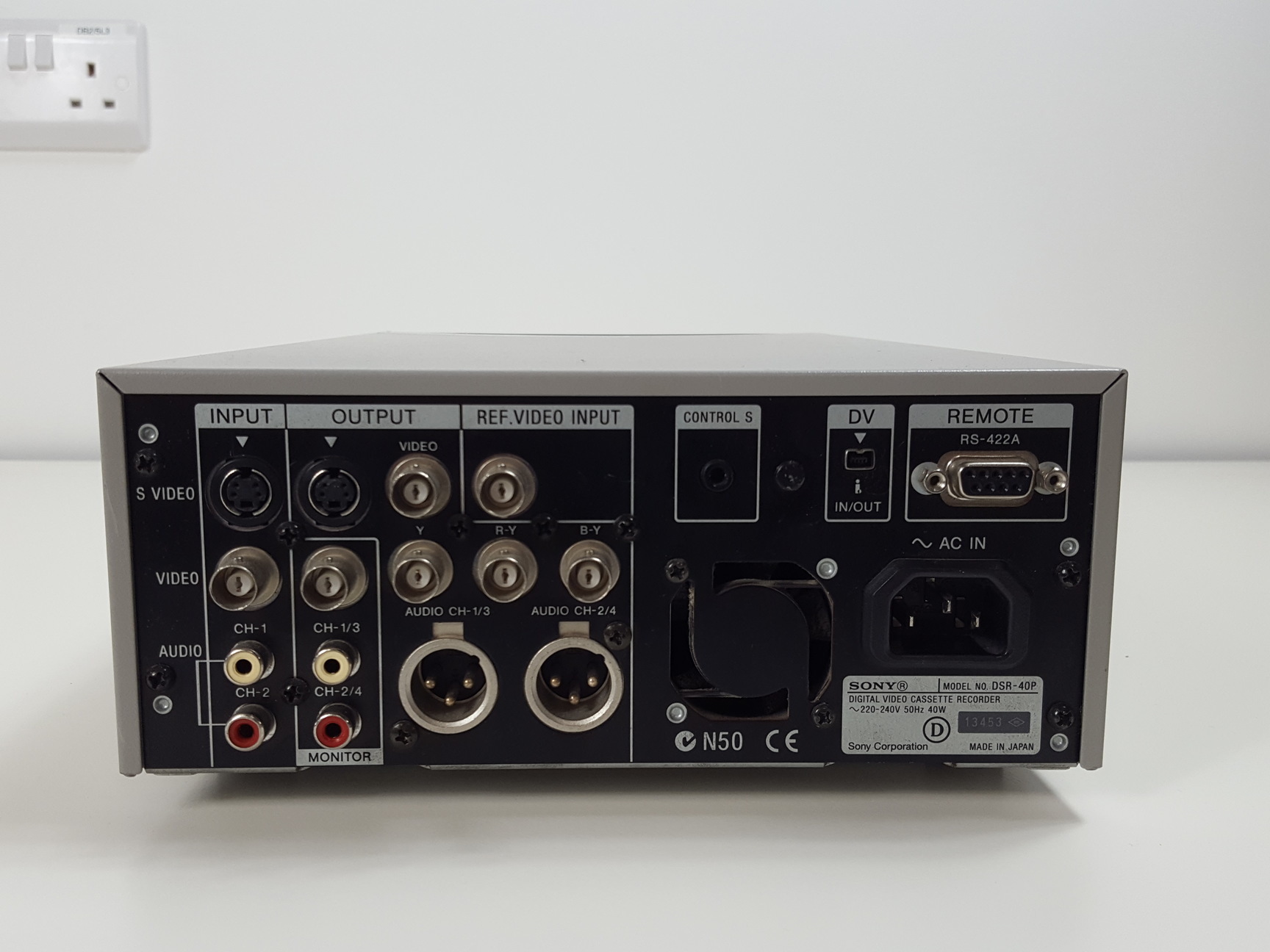 Image of Sony DVCAM DSR-40P Digital VideoCassette Recorder DV & Mini DV 