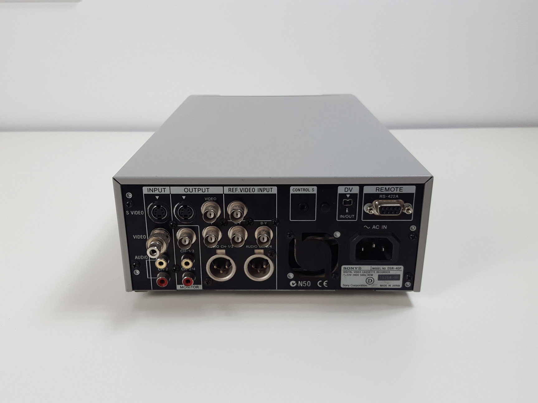 Image of Sony DVCAM Digital VideoCassette Recorder Model DSR-40P DV & Mini DV 