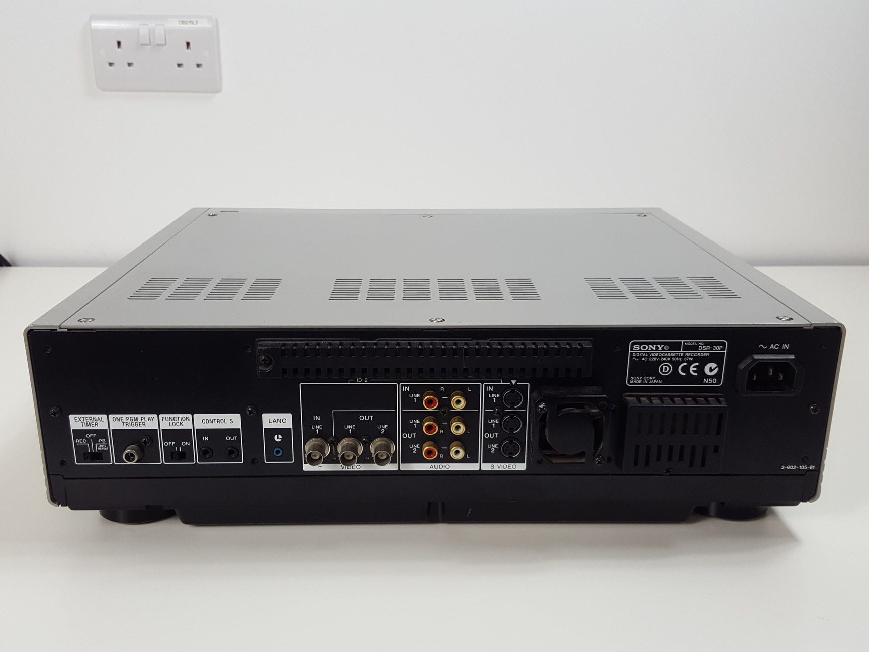 Image of Sony DVCAM DSR-30P Digital VideoCassette Recorder