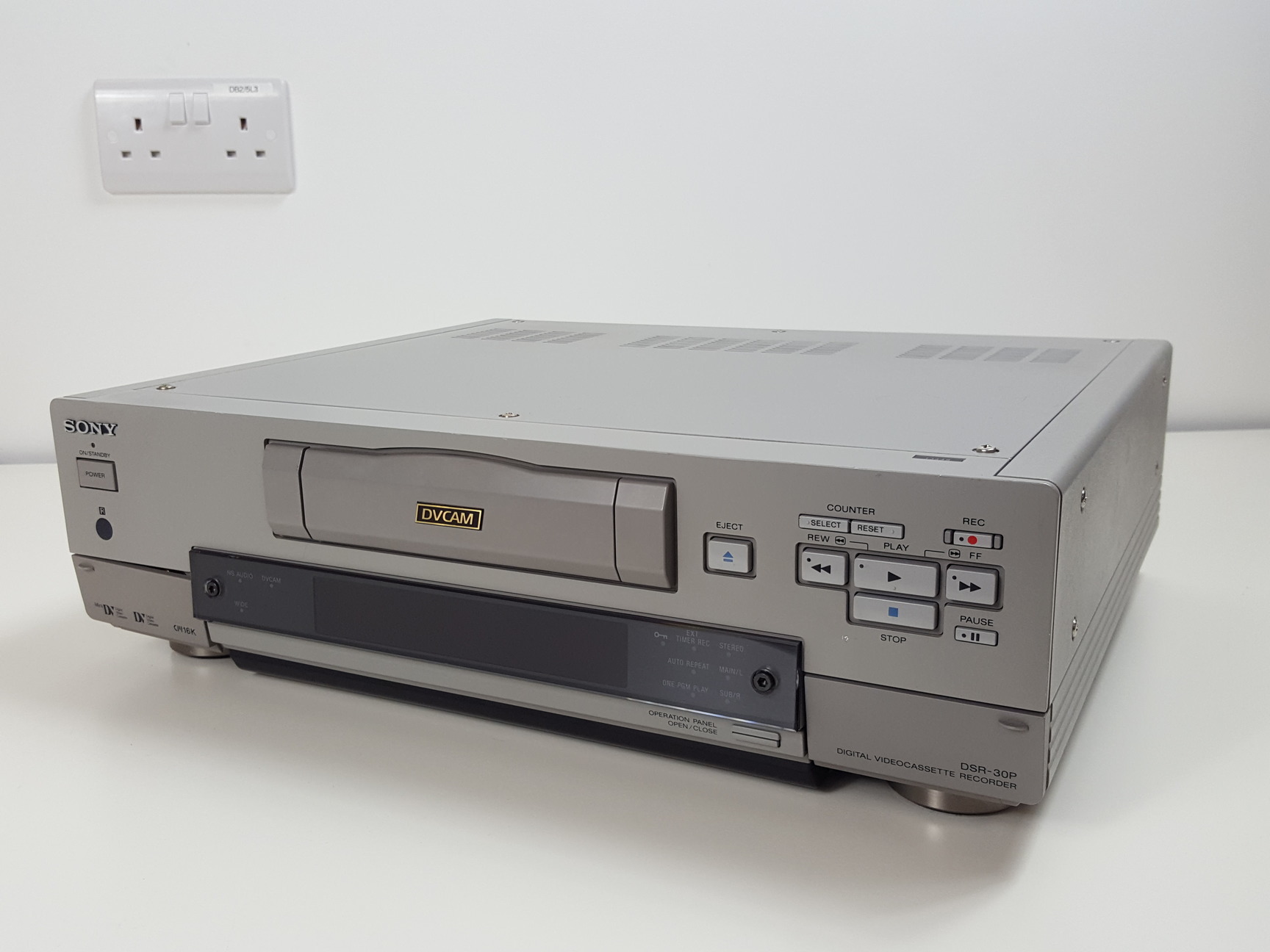 Image of Sony DVCAM DSR-30P Digital VideoCassette Recorder