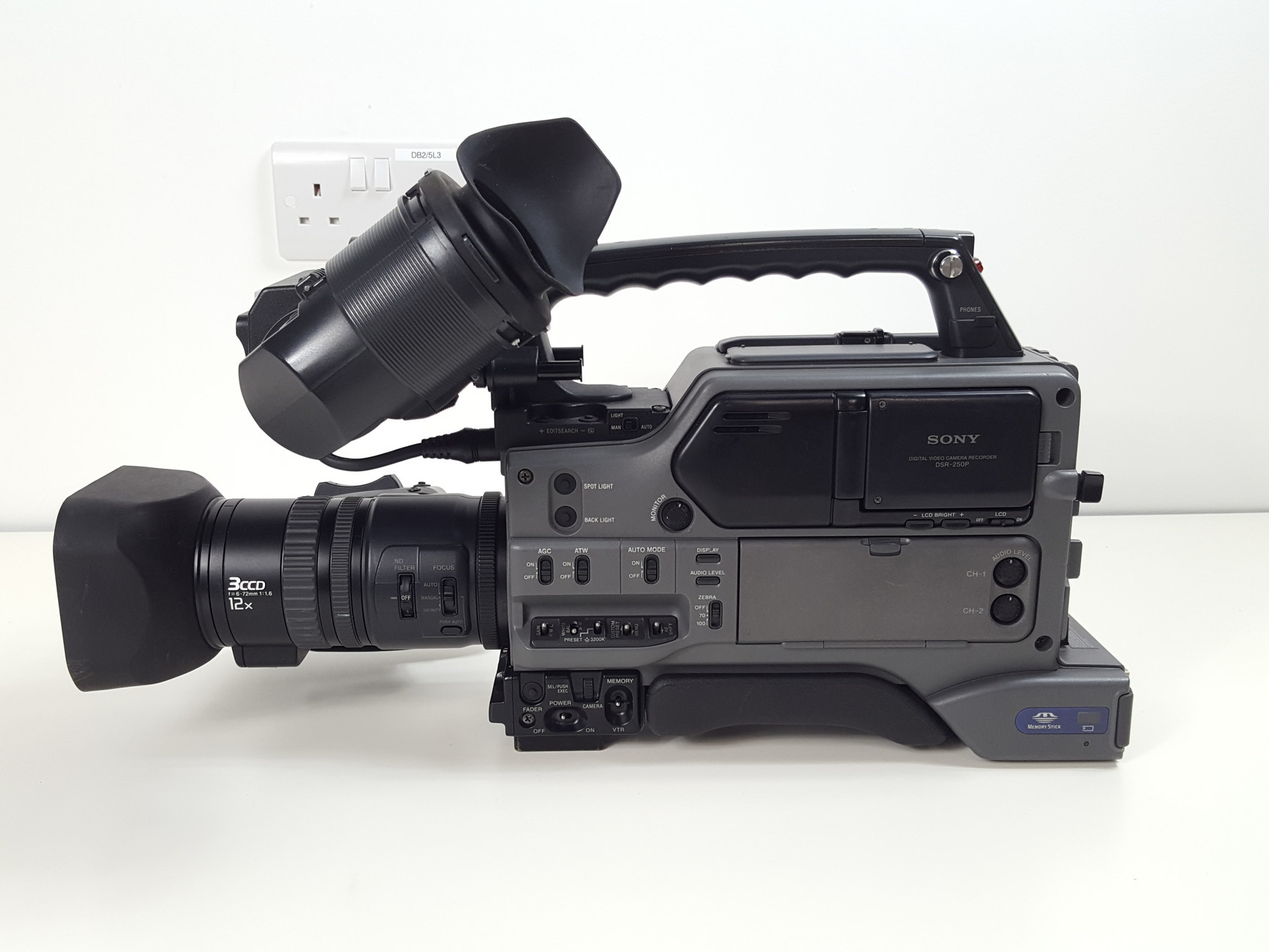 Image of Sony DSR-250P Digital Video Camera w/ DXF-801CE Electronic Viewfinder