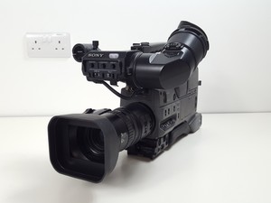 Thumbnail image of Sony DSR-250P Digital Video Camera w/ DXF-801CE Electronic Viewfinder