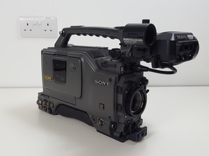 Thumbnail image of Sony DVCAM DSR500WSP Digital Camcorder w/ DXF-801CE Electronic View Finder