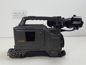 Thumbnail image of Sony DVCAM DSR500WSP Digital Camcorder w/ DXF-801CE Electronic View Finder