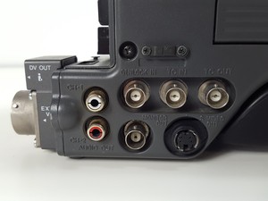 Thumbnail image of Sony DVCAM DSR500WSP Digital Camcorder w/ DXF-801CE Electronic View Finder