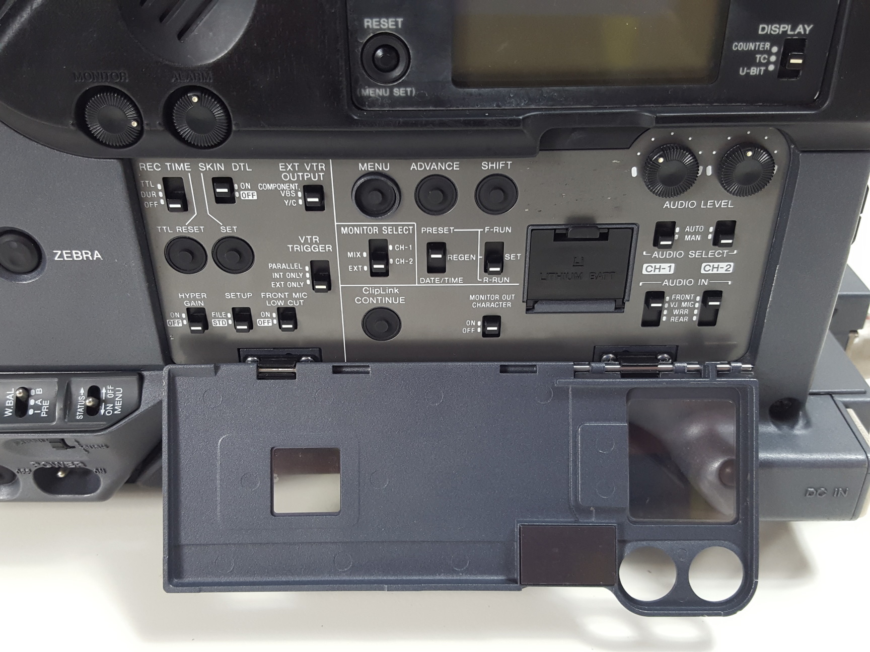 Image of Sony DSR-570WSP Digital Camcorder w/ DXP-801CE Electronic Viewfinder