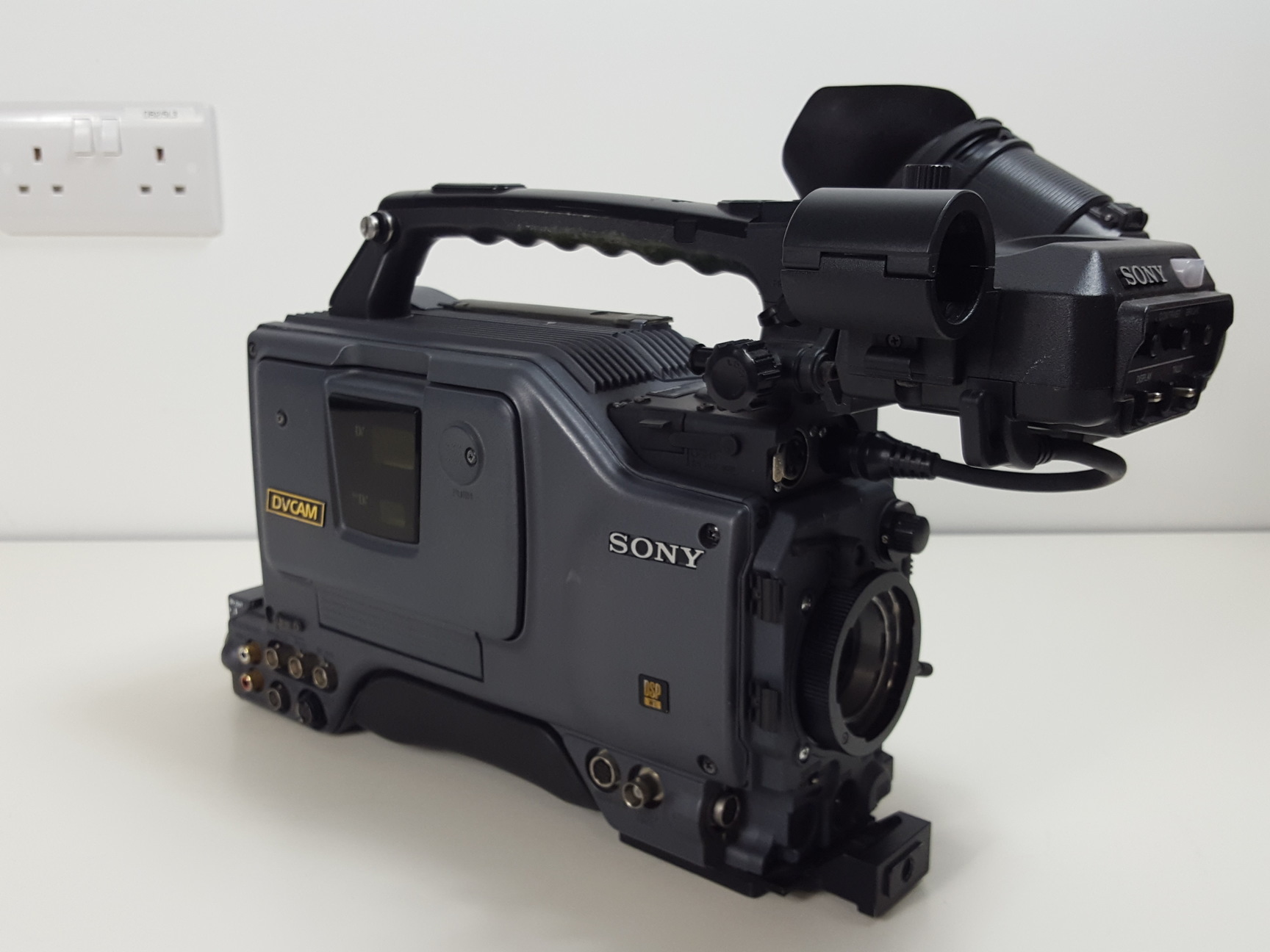Image of Sony DSR-570WSP Digital Camcorder w/ DXP-801CE Electronic Viewfinder