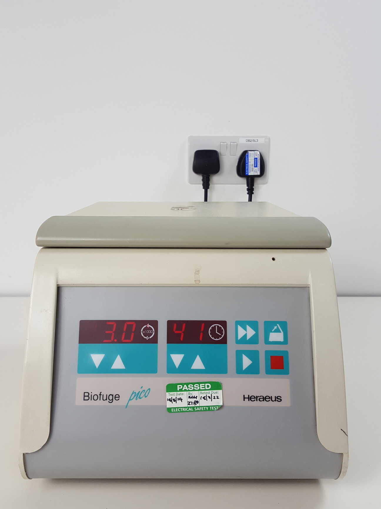 Image of Heraeus Biofuge Pico Laboratory Centrifuge +24 Tube #3325B 13000Rpm Rotor Lab