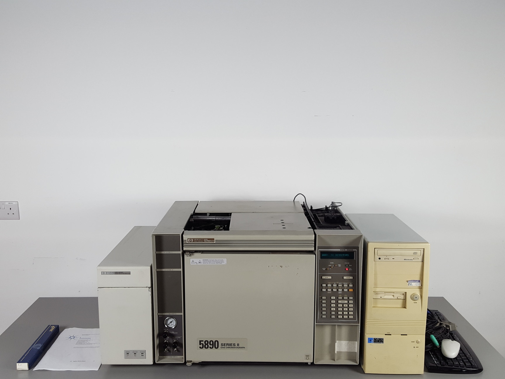 Image of HP 5890 5890A Series II 2 GC Gas Chromatograph System + 5972 MSD & Chemstation