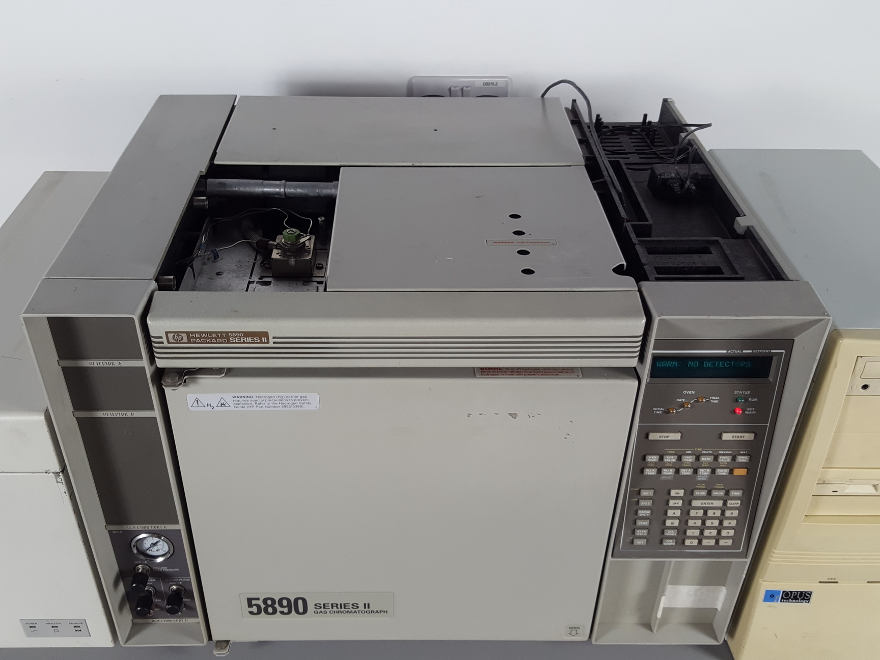 Image of HP 5890 5890A Series II 2 GC Gas Chromatograph System + 5972 MSD & Chemstation