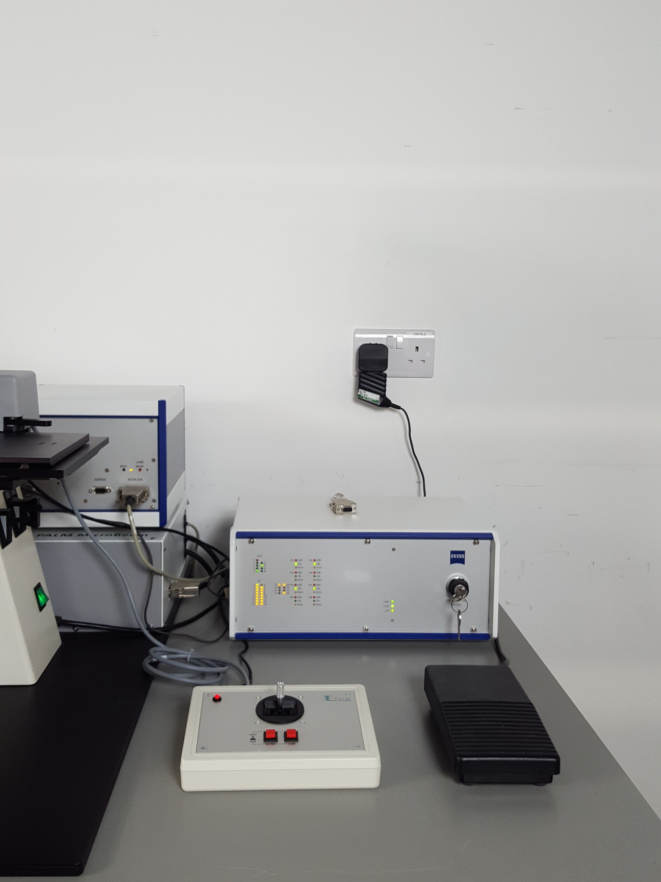 Image of PALM Laser Microscope Microlaser Microbeam Capture Zeiss Axiovert 200M P.A.L.M
