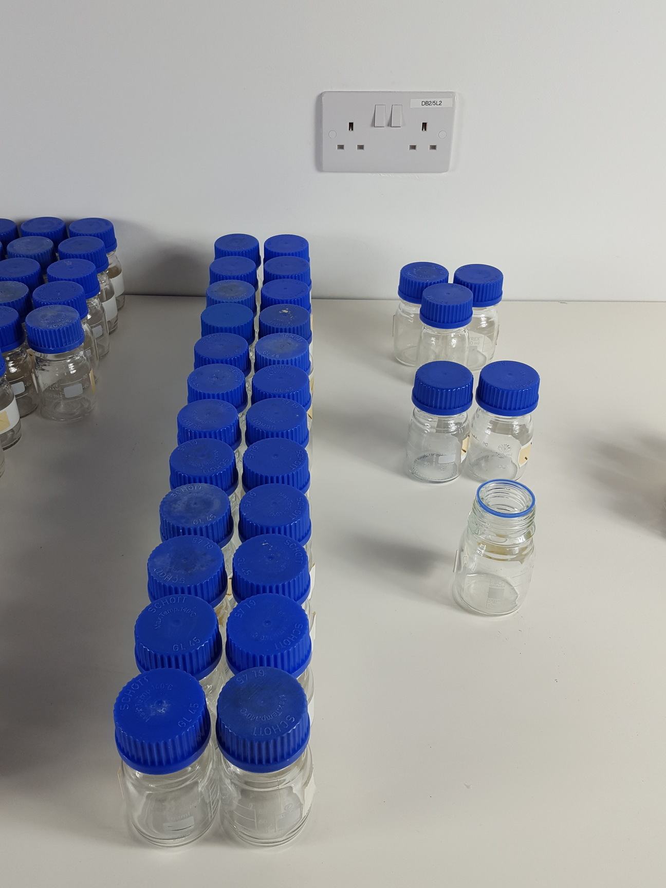 125 x Duran Round Screw Top Laboratory Bottles Lab - 100 & 25ml ...