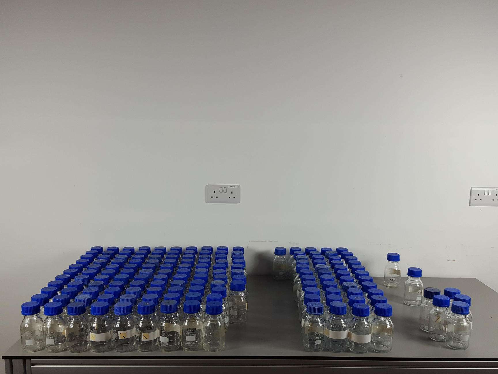 Image of 159 x 250ml Laboratory Duran Bottles - Schott, Pyrex, Fisher, Simax, Boro Lab